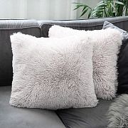 Подушка декоративная меховая (белый)